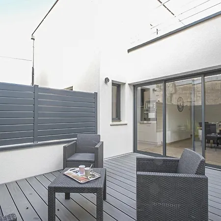 Quijote, Maison Moderne Avec Terrasse A *