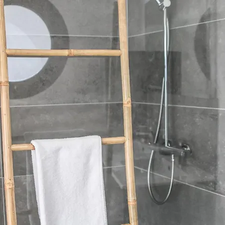 Quijote, Maison Moderne Avec Terrasse A קאין