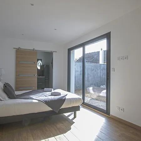 Quijote, Maison Moderne Avec Terrasse A *