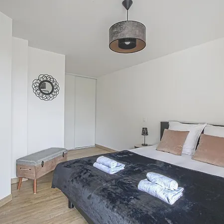 Hébergement de vacances Quijote, Maison Moderne Avec Terrasse A